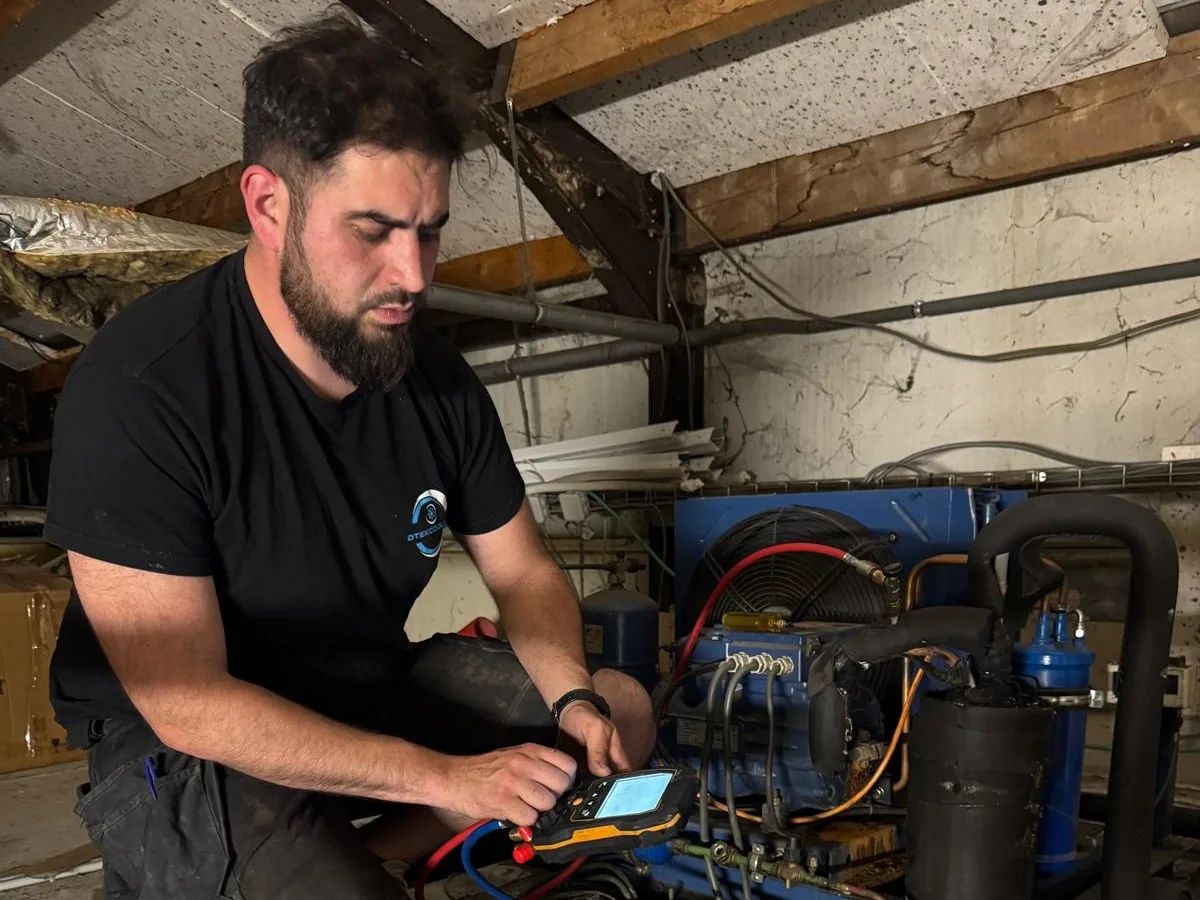 Teoman, frigoriste DTEK, en intervention technique